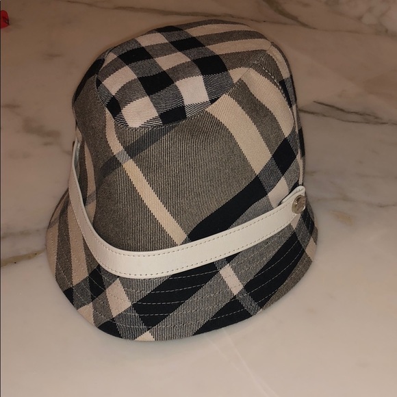 burberry bucket hat womens